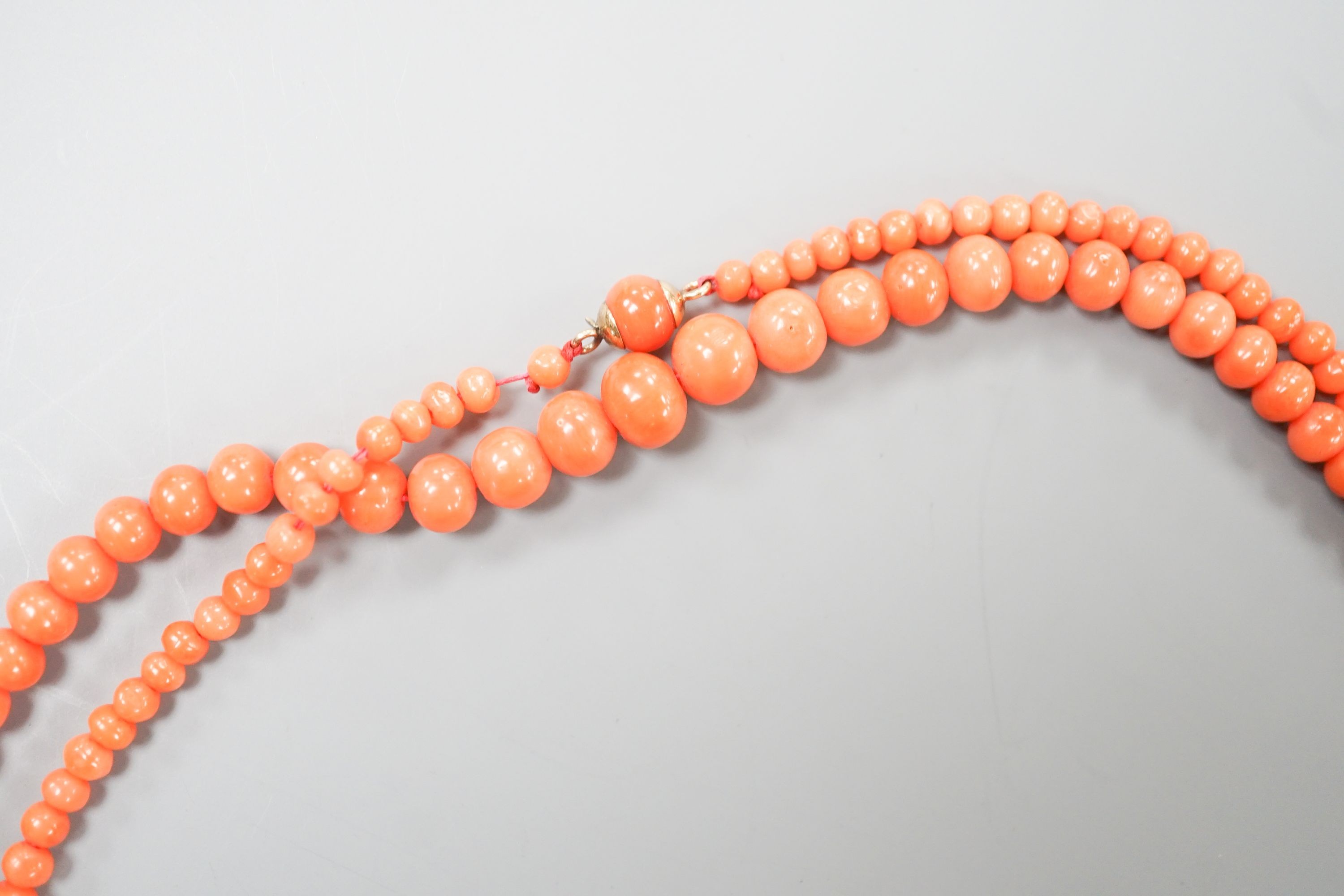 A single strand graduated coral bead necklace, 93cm, gross weight 28 grams.